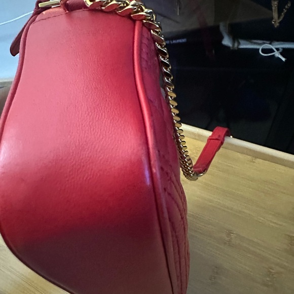 ♥️‼️Burberry Lola Small Quilted Shoulder Bag in color red! - Picture 4 of 9
